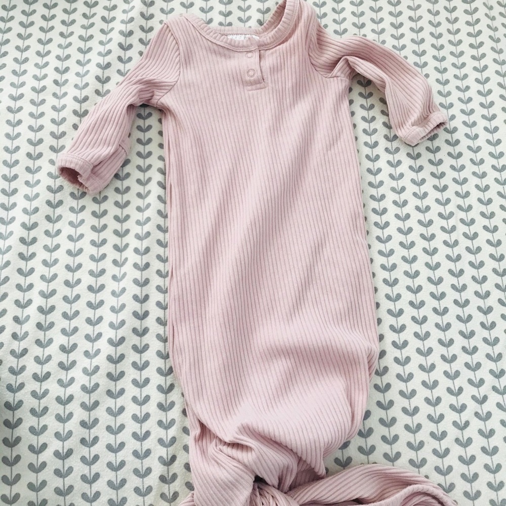 Baby knotted gown